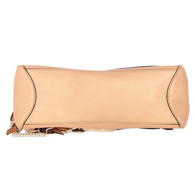 VINTAGE, RRP AS NEW
Versatile Elegance: Elevate your ensemble with the versatile elegance of the Chloe Medium Day Bag in Nude Leather. The neutral nude hue of the leather complements a variety of outfits, while the medium size strikes a harmonious balance between practicality and luxury, making this bag a stylish and sophisticated choice for daily use.

Chloe Medium Faye Day Bag in Nude Leather
Condition: Excellent
Signs of wear: No retail tag, No visible sign of wear., Unused or used once, but as good as new.
Packaging: Box, Dust bag
Color: Nude
Material: Leather
Size: One Size 
Measurements: Width: 100; Height: 220; Length: 270
SKU: NAPPUGBBA370251W