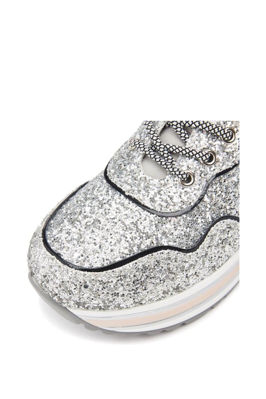 Looking to add sparkle to your every day? The Dov trainer features glitz panels and luxe metal detailing to ensure your style shines as bright as you.