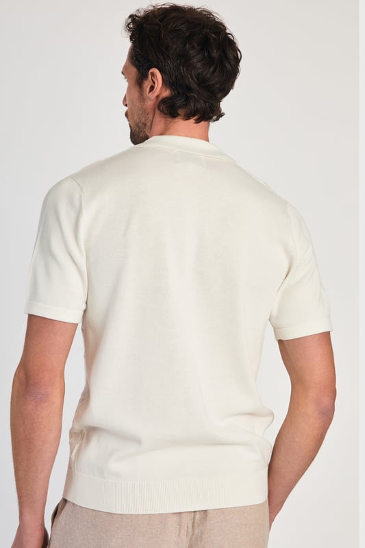 This knitted shirt from Kensington Eastside is a perfect mix of style and comfort. With a subtle checked pattern on the front and a laid-back Cuban collar, it’s an easy go-to for smart-casual outfits. Lightweight and breathable, it’s great for any occasion where you want to look sharp with minimal effort.