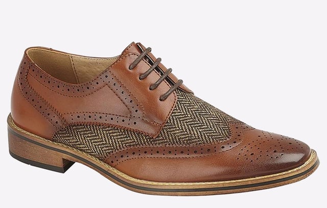 Designed with a PU and woven textile upper with a classic 4-eyelet lace up closure for a secure locked in fit.- PU/Woven Textile
- 4 Eye Lace Up System
- Leather Quarter Lining
- Brogue detailing
- Wood Effect Resin Sole