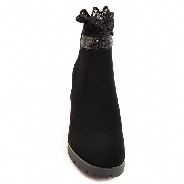 Heeled ankle boots for women. Comfortable fit. Made with vegan materials. Made by other brands for our brand. Approximate measurements: 10 cm heel, 2 cm platform, 13 cm shaft height, and 10 cm shaft width.