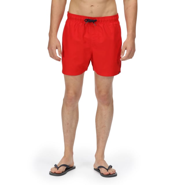 100% Polyester. Voering: Gaas. Stof: Microvezel. Ontwerp: Logo, eenvoudig. Zakken: 2 Zijzakken, 1 Achterzak. Bevestiging: Pull-On. Stoftechnologie: slijtvast, sneldrogend. Taille: Koord, Elastisch. Duurzaamheid: Gemaakt van gerecycled materiaal.