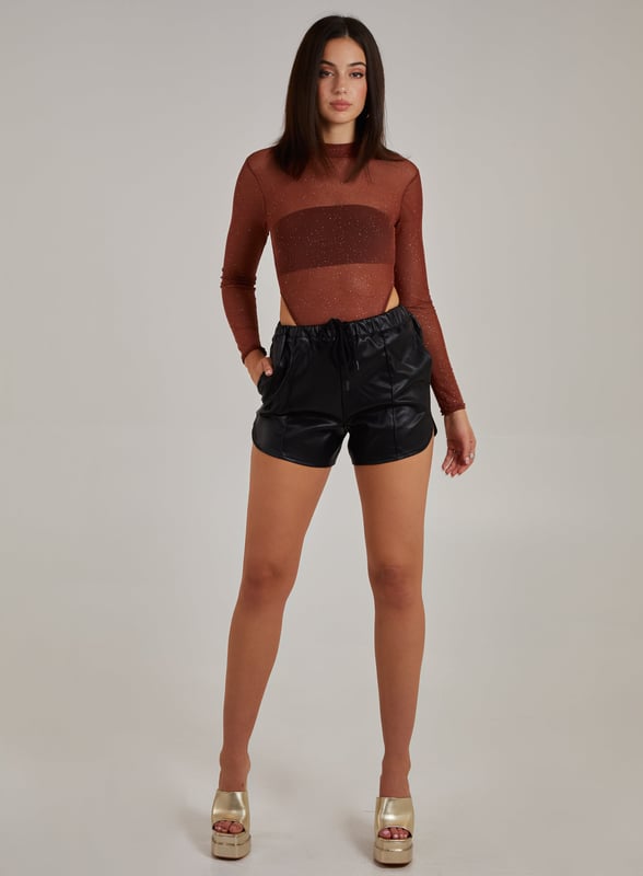 Make a statement this season with this Glitter Long Sleeve Bodysuit. Add this to any outfit for an insta-worthy 'fit. Pair with flares and strappy heels for an easy, chic style.