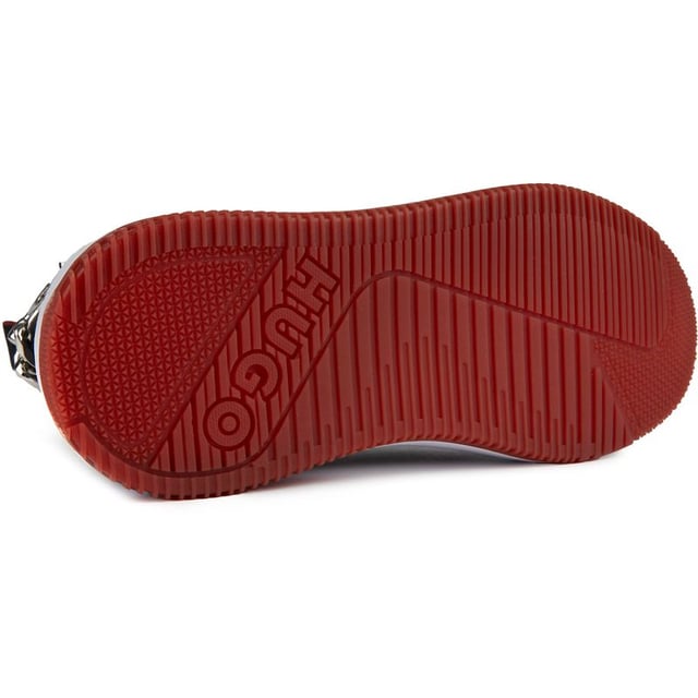 Hugo Kilian Hito Entrenadores Salga con estilo atrevido con el HUGO Kilian Hito. Estas elegantes zapatillas altas de cuero negro son la fusión perfecta de moda y funcionalidad. La parte superior de cuero de primera calidad con el grueso. La mejora de la cadena plateada brinda una apariencia pulida con un ambiente vanguardista de estilo urbano. mientras que la suela de goma duradera y la plantilla acolchada garantizan comodidad durante todo el día mientras te pavoneas.