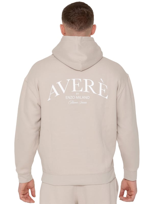 Presentamos el Conjunto de Chándal con Sudadera con Capucha Oversized Averè para Hombre de Enzo Milano, una mezcla perfecta de comodidad y estilo. Este set incluye una Sudadera con Capucha Oversized con un suave forro de felpa, un logotipo sutil en el pecho, un diseño audaz en la parte trasera y una capucha con botones a presión. Los Joggers de Corte Regular tienen una cintura elástica, cordones ajustables, bolsillos laterales y puños acanalados en los tobillos para un ajuste seguro. Ideal para relajarse o para salidas casuales, este chándal ofrece un estilo relajado y a la moda
