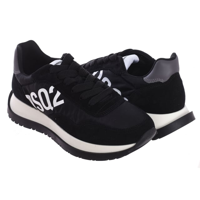 Dsquared2 sports shoes.
 Mid-height sports shoes, ideal for everyday wear.
 Comfortable and breathable fabric.
 Brand name engraved on the side and on the tongue.
 Adjustable with laces.
 Composition: Exterior: Leather and Textile; Interior: Leather and Textile; Sole: Synthetic
 Care:
Do not put in washing machine.
 Clean with a damp cloth.
 Do not use bleach.
 Do not use dryer.