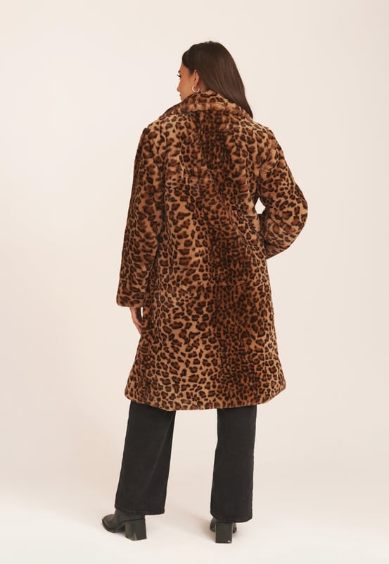 Introducing to you all a new look leopard print faux fur long line coat in navy color which is very soft, cuddly and light weighted at the same time. It has large collar detail, fully line two pockets with botton style fastening. Get ready for this winter and style with this super fluffy and comfortable fur jacket.
