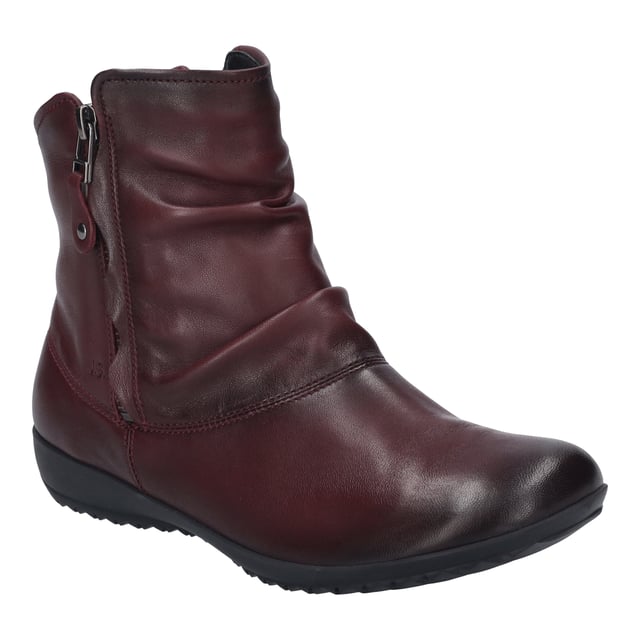 These women's Naly 24 ankle boots are perfect for autumn and winter. The Naly 24 model is easy to slip on thanks to the practical zip. The shoe is warmly lined for cold days. We make these ankle boots from durable nappa leather. The width G makes the Naly 24 ankle boot particularly comfortable for normal feet. This fashionable Naly 24 model gives you the freedom to go your own way.
