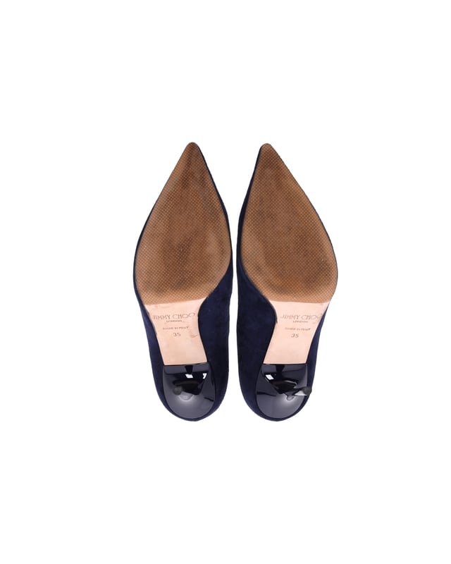 VINTAGE, RRP AS NEW
The leather insoles provide a soft feel to the feet while the navy blue on the suede exterior looks classy. Experiment with your look by flaunting this Jimmy Choo pair that features pointed toes and 11.5 cm heels.


Jimmy Choo Abel Pointed Toe Pumps in Navy Blue Suede 
Condition: very good
Material:   Suede
Size: EU35
Sign of wear: light wear on soles, light wear on tip, re-soled
SKU: 360529