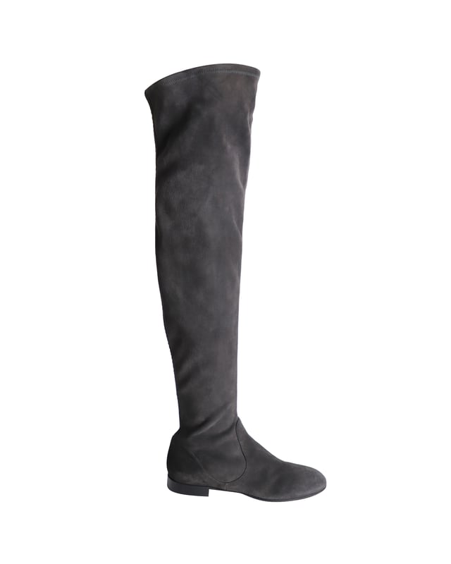 VINTAGE, RRP AS NEW
The Felder Over-the-Knee Boots by Gianvito Rossi is an elegant autumn wardrobe essential for the stylish woman. Crafted from smooth grey suede, these boots feature an over-the-knee style, round toes, low block heels, and an easy slip-on style. Pair them with your favorite coat for a chic autumn ensemble.

Gianvito Rossi Felder Flat Over-the-Knee Boots in Grey Suede
Condition: Excellent
Sign of wear: Light marks on the suede
Material: Suede
Color: Grey
Size: IT37.5 / UK4.5 / US7.5
SKU: 302515