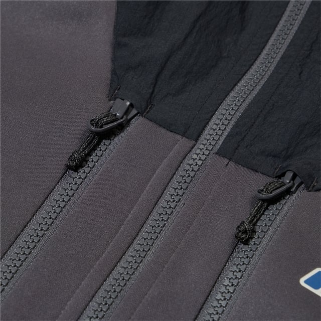 The Berghaus Mens Reacon Hooded Jacket ensures you can take on cold and wet weather with ease. The snug fitting jacket is equipped with an adjustable hood for added coverage and zipped hand pockets for small belongings. The jacket is coated with durable water repellent coating ensuring that the rain hits the surface and rolls off keeping you dry and comfortable. Berghaus logo to left chest.  The fabric is MADEKIND and buesign approved making this jacket ECO-FRIENDLY.