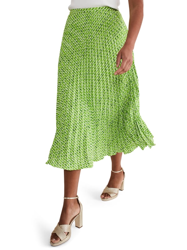 Experience timeless elegance with the Elmina Geo Skirt. Perfect for a casual yet chic look.