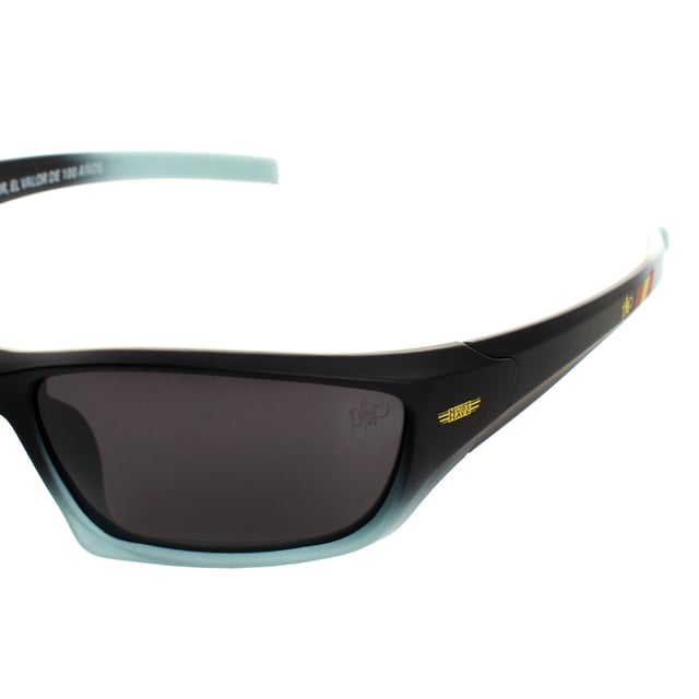 Must Have Police Sport Sunglasses with wraparound design, ideal for outdoor activities requiring complete protection and a secure fit.

 Made of polycarbonate, they offer lightness and durability, perfect for prolonged use.

 Equipped with UV 400 protection polarized lenses, they block 100% of UVA and UVB rays, reducing glare and providing clear vision in sunny environments.

 They include a cloth cover to protect them when not in use.

 These glasses are ideal for security forces or for sports activities, providing comfort, protection and stability in any situation.
 Measures: Lens height: 44 mm, Lens width: 68 mm, Bridge: 10 mm, Temples: 110 mm
 Composition: Polycarbonate
 Care:
- Wash only with water or, if necessary, a mild soap.
 - Dry with a soft cloth to avoid scratches.
 - Avoid contact with harsh surfaces or abrasive liquids.