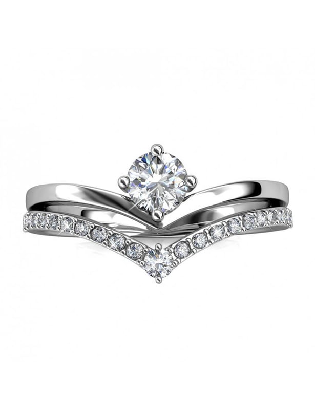 Var gudomlig med vår Zinnia-ring. Dess vackra finish och kvalitetskristaller kommer att förföra dig. Den perfekta presenten till er damer.