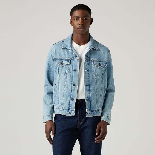 Womens Levis Trucker Jacket in light blue.- Point collar.- Front button placket.- Long sleeves with buttons at the cuffs.- Chest pockets with button closure; side welt pockets.- Inside pockets.- With an easy shape and versatile weight.- Back waist tabs for an adjustable fit.- 95% Cotton  3% Elastomultiester  2% Elastane.- Ref: A54840007
