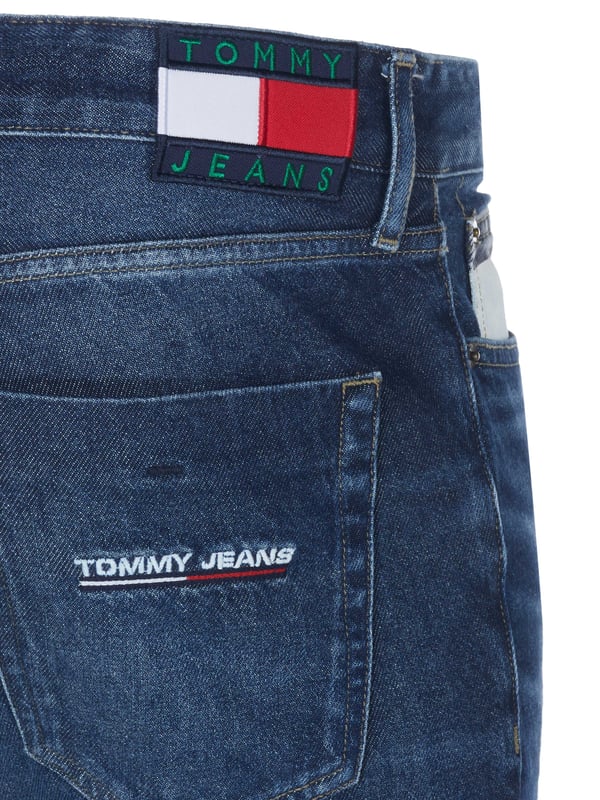 100 % bomull; Tommy Hilfiger jeans jeans; Modell: DM0DM082211BZ; Hög kvalitet bearbetad; Dragkedja med knapp; 5-ficks stil; Smal passform; 100 % återvunnet; Tommy Hilfiger Jeans logotypdetaljer