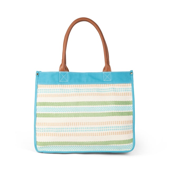 ¡Añade un toque de color y vitalidad a tu look con este impresionante bolso tote!

Su diseño texturizado multicolor, único y llamativo, lo hace perfecto para la temporada de verano, combinando fácilmente con varios atuendos.

Dimensiones: 41 x 33 x 18 cm