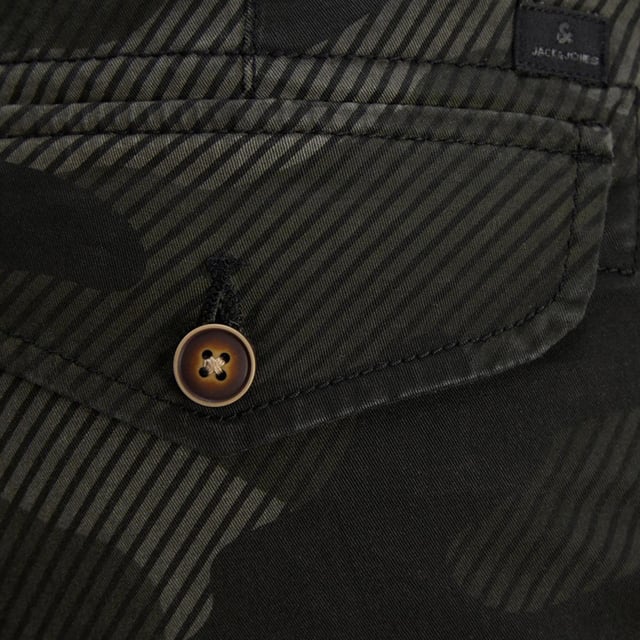 JACK & JONES Boys Cargo Pants Multi Pockets CLASSIC LOOK: Kids Cargo Pants with Ankle Length & Multi Pockets Which Makes Classic Look.
MATERIAL: Made from 98% Cotton and 2% Elastane Material
WASHABLE: Easy to Wash, It's Machine Washable
LENGTH AND HEMS: Ankle Length & Rib Hems
FASTENING: Zip Fly