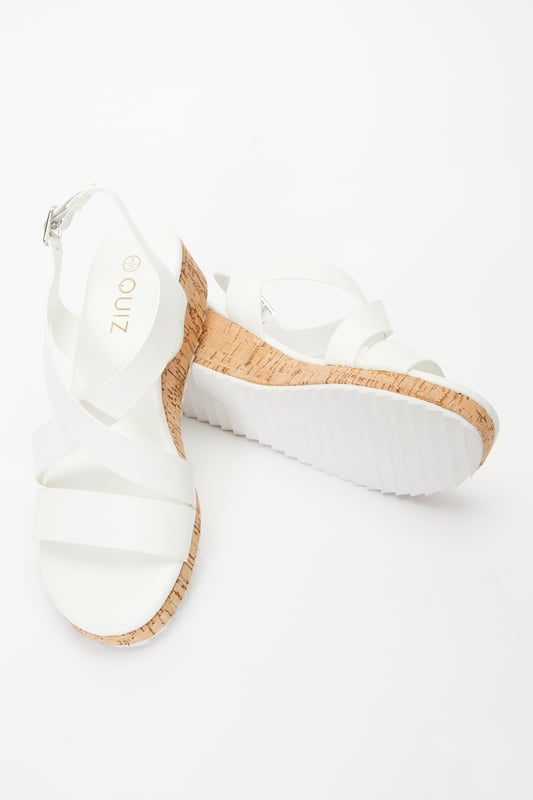Quiz white wedges top