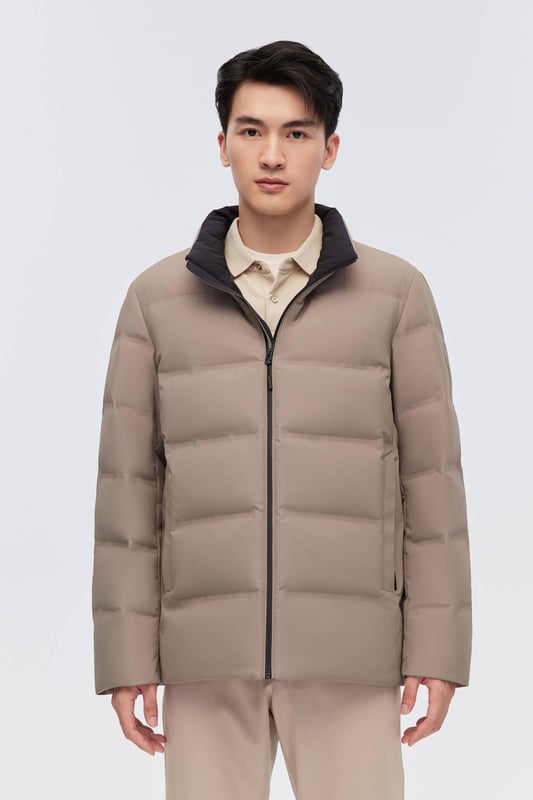 The Men's Classic Business Goose Down Jacket offers both warmth and elegance. With its luxurious 700+ fill goose down, heat-retaining lining, and showerproof seams, it ensures comfort in any weather. The sleek stand-up collar and refined design make it perfect for a professional, polished look.