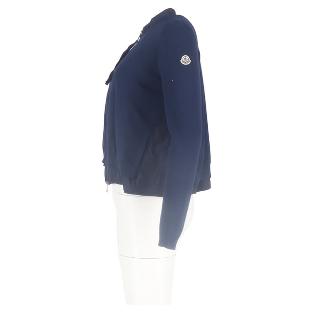 VINTAGE, RRP AS NEW
Add a touch of feminine sophistication to your wardrobe with the Moncler Ruffled Collar Zipped Cardigan in navy blue wool. This luxurious cardigan combines modern design with classic comfort, crafted from soft, breathable wool that provides warmth and a cozy feel, while the rich navy blue hue offers timeless versatility.

 Moncler Ruffled Collar Zipped Cardigan in Navy Blue Wool

Condition: Excellent
Signs of wear: No retail tag but Brand tag on., No visible sign of wear., 
Packaging: None
Color: Blue | navy blue
Material: Wool
Size: INT | L/UK14/IT46/US10/FR42
Measurements: Length: 550
SKU: NAPPUGBCL444354W