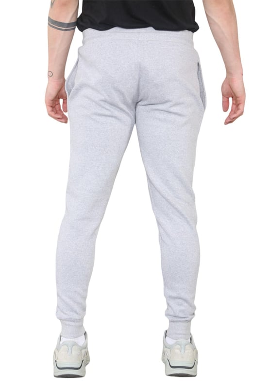 MYT Herren-Pullover-Trainingsanzug mit Rundhalsausschnitt. MYT-Sticklogo auf der Brust und dem linken Bein. Vlies mit gebürsteter Rückseite. Mit geripptem Bund und Bündchen. Slim-Fit-Jogginghose mit 2-Taschen-Design. Elastischer Bund mit Kordelzug.
