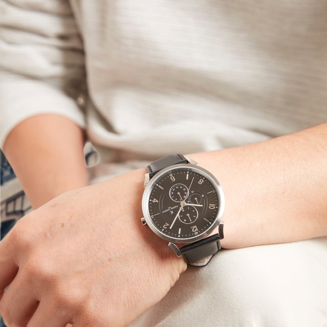 This Pierre Cardin Pigalle Boulevard Multi Dial Watch for Men is the perfect timepiece to wear or to gift. It's Silver 44 mm Round case combined with the comfortable Black Leather watch band will ensure you enjoy this stunning timepiece without any compromise. Operated by a high quality Quartz movement and water resistant to 3 bars, your watch will keep ticking. This sporty and clasical watch is perfect for every occasion! -The watch has a calendar function: Day-Date, Luminous Hands, 24-hour Display High quality 21 cm length and  21 mm width Blue Leather strap with a Buckle Case diameter: 44 mm,case thickness: 8 mm, case colour: Silver and dial colour: Blue