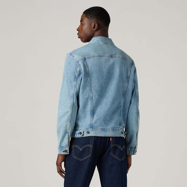Womens Levis Trucker Jacket in light blue.- Point collar.- Front button placket.- Long sleeves with buttons at the cuffs.- Chest pockets with button closure; side welt pockets.- Inside pockets.- With an easy shape and versatile weight.- Back waist tabs for an adjustable fit.- 95% Cotton  3% Elastomultiester  2% Elastane.- Ref: A54840007