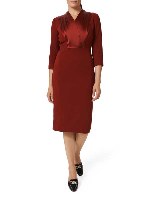 Elevate your style with the Alisa Dress in Deep Vermillion, perfect for any casual occasion. Its midi length paired with a sophisticated boat neckline and 3/4 sleeves offers a timeless look, while the seamless recycled polyester blend ensures both comfort and sustainability.