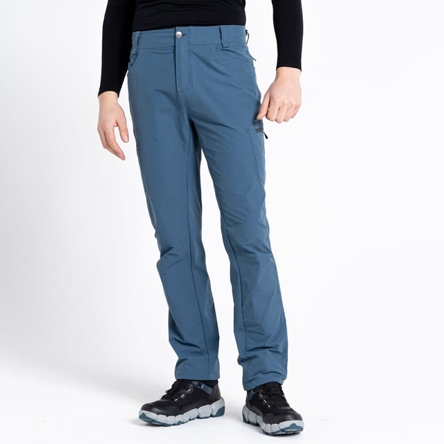 Material: 92% Polyamid, 8% Elasthan. Wasserabweisende Ausrüstung. Verstellbarer Kordelzug in der Taille. Hosenschlitz mit Reißverschluss. Mehrere Taschen, einschließlich Reißverschlusstaschen. Verstellbarer Kordelzug an den Beinabschlüssen. Verstärkte Einfassung am Saum. Größe (Beinlänge): (S) 30 Zoll, (R) 32 Zoll, (L) 34 Zoll.
