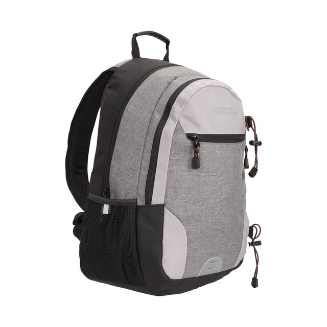 Äußere Materialien: 100% Polyester. Füllung Material: 88% Schaumstoff, 12% PU-Schaumstoff. Höhe: 45cm. Länge: 30 cm. Breite: 21cm. Stoff-Technologie: Atmungsaktiv. Design: Kontrast, Logo. Verschluss: Reißverschluss. Verstellbarer Riemen, Air-Mesh-Rücken, Laptop-Hülle, Organizer-Fach, gepolstertes Fach, gepolsterter Mesh-Rücken, reflektierende Details. Fächer: 2 Flaschenhalter, Fach mit Reißverschluss. Fassungsvermögen: 23L. Futterstoff: 100% Polyester.
