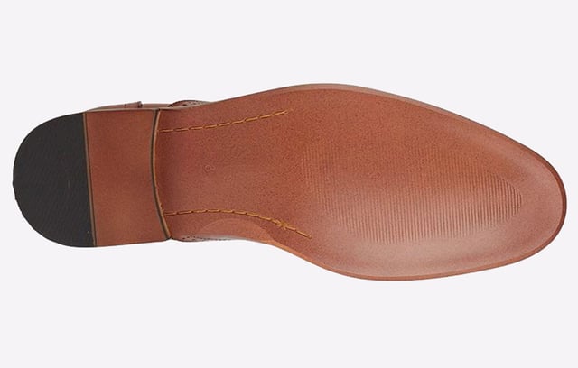 A classic wardrobe staple, Goor presents these Macon men's brogues, presented with intricate stitching and punch hole detailing for a timeless look sure to impress, and combined with a secure lace fastening and durable outsole.
- PU upper
- Intricate stitching and punch hole detailing
- Secure lace fastening
- Wood Effect Resin Sole