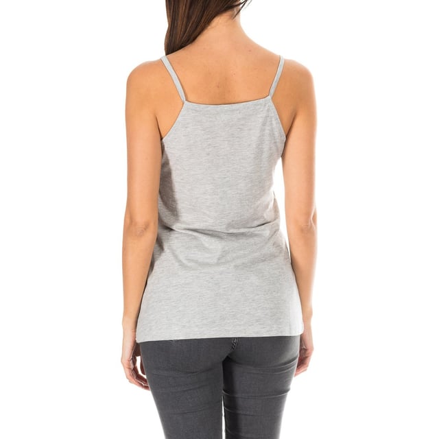 Top de tirantes finos.
Color Gris jaspeado.
cuello ovalado.
Tejido transpirable y elástico.
Estampado de la firma, en la parte inferior.
Costuras vistas a tono.

Composición:  50% Algodón. - 50% Modal.

Instrucciones de lavado:
- Lavar máximo a 40ºC.
- Planchar a media temperatura, máx. 110ºC.
- Permite usar secadora.
- No usar lejía.
- No admite el  lavado en seco.