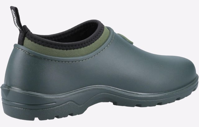 Perrymead is de beste vriend van de tuinman, een TPR-tuiniersschoen. Met een stevige buitenzool en neopreen voering om je voeten warm en droog te houden. Met een lus aan de achterkant om ze makkelijk aan te trekken. Met ons kenmerkende eikeltje dat de voorkant siert.
