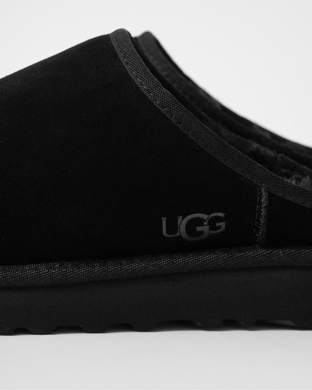 An effortless take on UGG's icon with the same rich suede and soft sheepskin, the new Classic Slip-On offers easy entry and a laidback look. Lined in their signature UGGplush™ blend of upcycled wool and plant-based TENCEL™ Lyocell, it's finished with an ultra-lightweight outsole for grip and cushioning.

Suede upper
17mm UGGplush™ 60% upcycled wool, 40% TENCEL™ Lyocell lining
10mm sheepskin insole
Sugarcane EVA Outsole or Treadlite by UGG™ EVA outsole
Textile binding made from 100% recycled polyester fibers
Heat-embossed UGG® logo

1129290
 