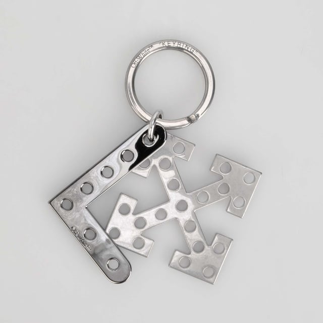 Off White Arrow Charm in silver - gunmetal.- Silver-tone and gunmetal key chain with Off-White branding.- Presented in branded gift box.- 100% Metal.  Nickel free.- Ref: OMRE0120017277