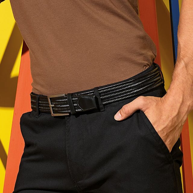 Leather braid belt. Buckle and belt loop. Adjustable length - belt can be fastened at multiple lengths due to braid stitching. Size: One size (95/125cm). Materials: Rubber/Leather.