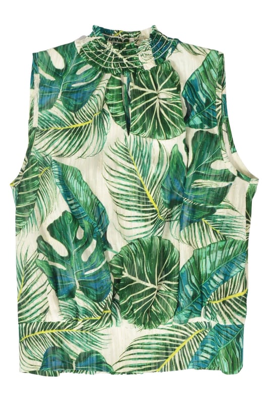 Looking for statement style? Go for this Ivory Tropical Sleeveless top from Dorothy Perkins. This colourful sleeveless blouse is fun and comfy for warm summer days. A bright tropical floral print lightweight fabric, perfect for hot weather and summer holidays.
Fit: Relaxed, Sizing: As expected