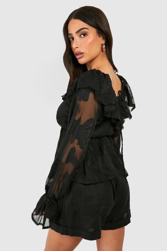Gain some serious style points this season in this petite top. Cut shorter to ensure the perfect fit, our tops for petite women are designed for queens 5'3'' and below. From petite t-shirts to petite blouses, we've got all the new-season styles you need in your wardrobe. Feeling casual? Dress it down with a pair of straight leg jeans and chunky trainers. If out out is more your vibe, team with some distressed hem shorts and killer heels for a major style statement. Style: TopDesign: FloralFabric: PolyesterLength: RegularNeckline: V NeckSleeve Length: Long Sleeve