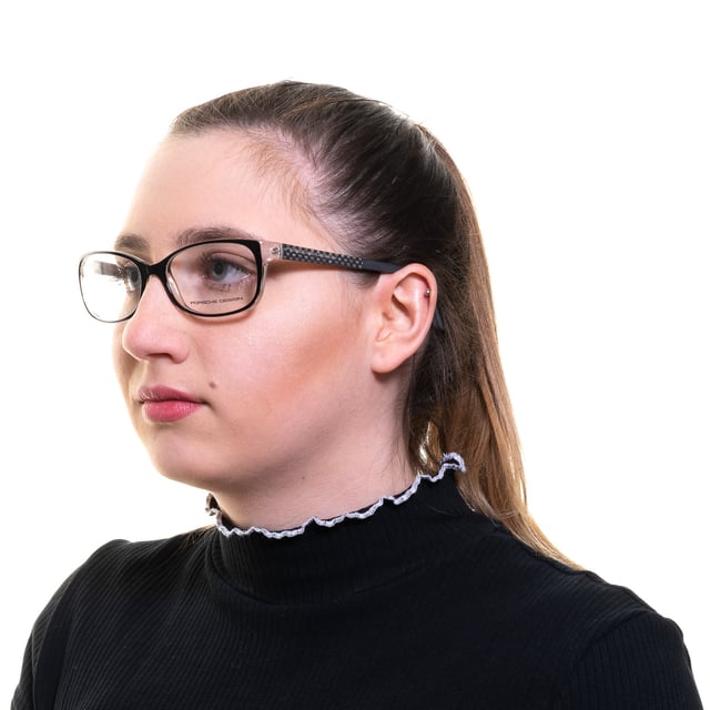 Las monturas de gafas Porsche Design P8247 A Black on Crystal son una montura clásica rectangular de montura completa con una forma femenina redondeada. El equipo de Porsche Design ha ideado un magnífico detalle de bisagra que le da un aspecto futurista realmente moderno a juego con el estilo de sus coches.