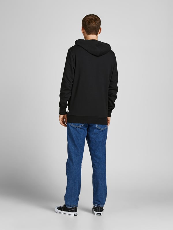 Kapuzensweatshirt mit kleinem Logodruck auf der Brust und Kängurutasche zum Aufwärmen kalter Hände.