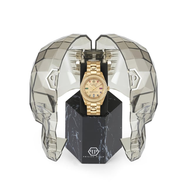 Dit Philipp Plein Dames horloge beschikt over een Quartz binnenwerk. De kast (36 mm mm) is vervaardigd uit RVS (Goudkleurig) en heeft een Mineraalglas. De band is Goudkleurig RVS. Dit horloge uit de Philipp Plein Queen reeks is een mooi en tijdloos geschenk. Verras jezelf of iemand anders met dit cadeau. Bovendien geniet u hierbij van 2 jaar garantie tegen alle fabricagefouten.