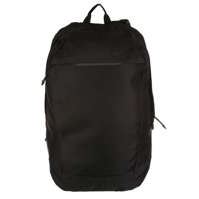100% Polyester. Längd: 45,5 cm. Bredd: 29 cm. Djup: 14,5 cm. Justerbar axelrem, nyckelklämma, vadderad ryggpanel, dragkedjor. Fack: 1 huvudfack. Fickor: 1 invändig ficka, förvaringsficka. Hållbarhet: Tillverkad av återvunnet material. Kapacitet: 18L.