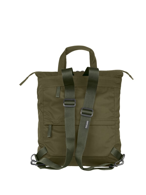 Unisex rugzak met ritssluiting. één open binnenzak. twee ritsen aan de voorkant en twee ritsen aan de achterkant, externe zakken. ontbrekende schouderband.  Handvat van gerecycled polyethyleentereftalaat. een binnencompartiment.  extern materiaal.  Binnenkant van gerecycled polyethyleentereftalaat. Afmetingen: 35x42x8 cm. Modeproduct
