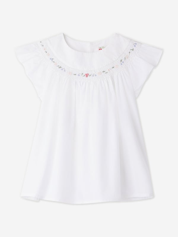 Bonpoint's totally French aesthetics have been depicted with care and beautiful precision. This girls Fillys short sleeve t-shirt amplifies the label's sophisticated portfolio and adoration for traditional concepts. Crafted in cotton poplin via an elegant flared cut. It showcases delicate hand-embroidered smocking on the neckline, along with colourful motifs that include the famous Bonpoint cherry.  Button Fastening At the Back Crew Neck 100% Cotton