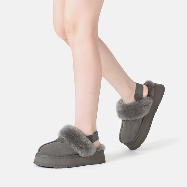 With maximum coziness and a bit of lift. Experience the fashion-forward appeal of the Wagtail Slippers. Featuring cow suede upper treated with a water resistant coating. The added feature of a removable strap means the option of wearing them with or without, which is great for that extra flexibility with your outfit pairings.
Specification:
Suede Upper
Warm Sheepskin Wool Lining
Soft Sheepskin Wool Insole
EVA Sole
Technologies:
Water & Stain Resistance Upper
Slip Resistance Outsole