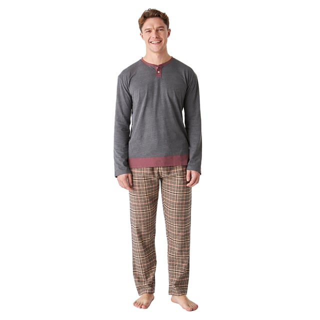 Elevate your nighttime comfort with our men's cotton pajamas, designed to give you an unparalleled sleeping experience.

 The shirt features long sleeves that offer warmth and comfort, ideal for cool nights. It also features a round neck with a medium button closure.

 The pants feature practical side pockets, perfect for carrying small items, and an adjustable elastic waistband with drawstring that ensures a personalized and comfortable fit.

 Made from soft cotton, these pyjamas combine functionality and style, making them the perfect choice for your relaxing moments at home.

 Enjoy a restful night's sleep and wake up refreshed every morning. Make your nighttime routine a real pleasure!
 Composition: T-shirt: 60% Cotton, 40% Polyester; Pants: 100% Cotton
 Care:
- Machine wash max 30ºC.
 - Short spin.
 - Do not use a dryer.
 - Iron max 110ºC.
