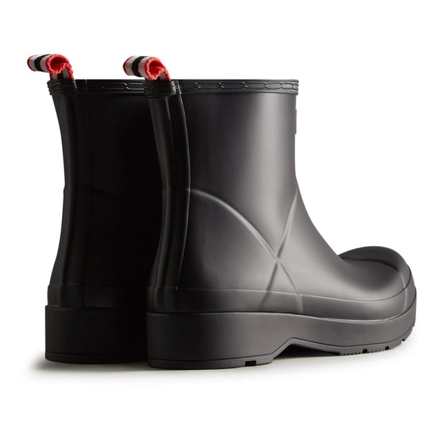 100% waterproof, the Play Short Boot offers a strong and flexible design with a flatter platform sole and angled block heel for maximum comfort.