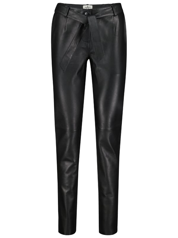 Wer in einen Leder-Broek investiert, investiert in die Wirtschaft. Lernen Sie, Damen aus hochwertigem Leder die beste Qualität zu bieten, und Sie können mir mehr Moderationsvorteile verschaffen. Eine kleine Dame kann sie kombinieren. Meiner Meinung nach ist es für mich von Vorteil, wenn jemand anderes dort liegt. Mit ein paar kleinen Stiefeln sah ich direkt aus wie ein cooler Biker. Ist Lässigkeit mehr als je? Dann ist es ein angenehmer Aufenthalt und ein warmes Bad, um den nächsten Tag einen erholsamen Urlaub zu verbringen. Als dieser Tag für einen umwerfenden Look gedacht war, musste ich ein paar Schritte mit Freunden machen, und ich war mir sicher, dass er mit einer glänzenden Bluse und Pumps glänzen konnte. Der Stretch-Stoff von Donders 1860 besteht aus 100 % Schafsnappa.