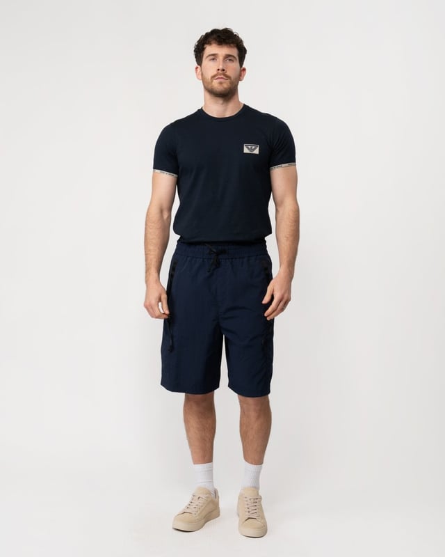ShellBrand logoDrawstring closure
Composition 100% Polyamide
 